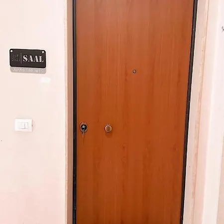 Apartment Saal