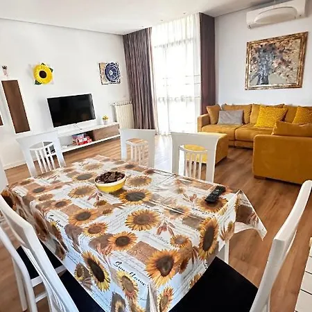 Saal Apartment *